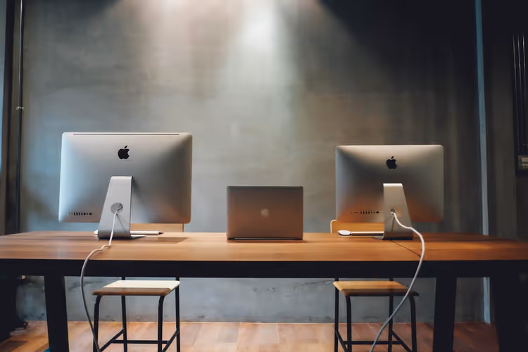 Monitor mit Content-Analytics-Dashboard