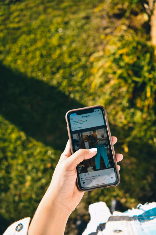 Reader opens a guest article on a smartphone screen